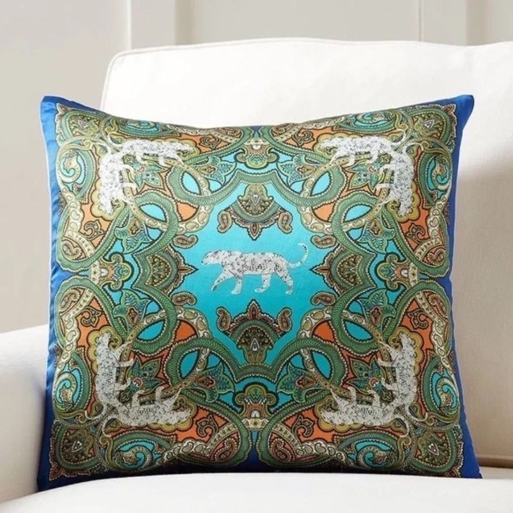 Pottery Barn Cat Scarf Print Pillow Cover, 20" x 20", Rare, Out of Print